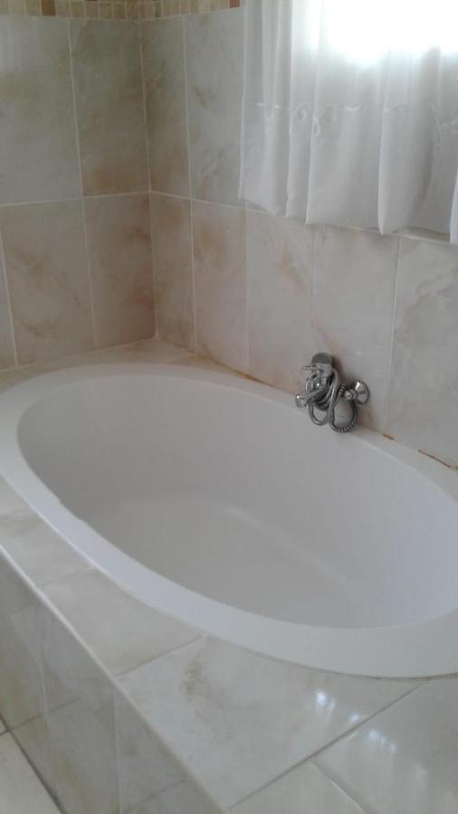 Vinolux Guest House Mthatha Buitenkant foto