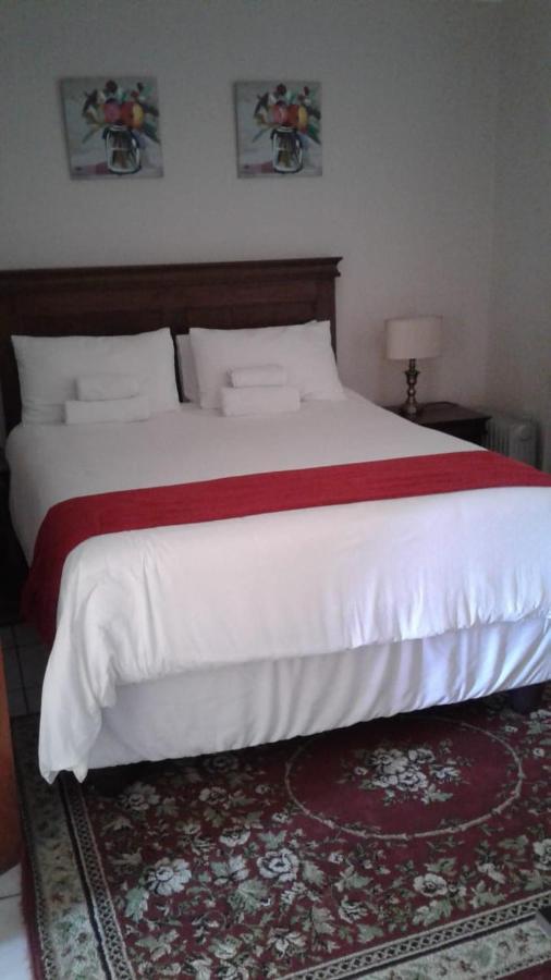 Vinolux Guest House Mthatha Buitenkant foto