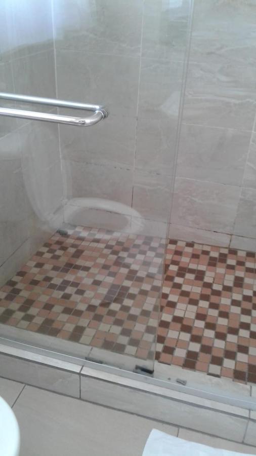 Vinolux Guest House Mthatha Buitenkant foto