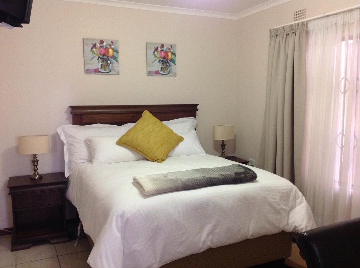Vinolux Guest House Mthatha Buitenkant foto